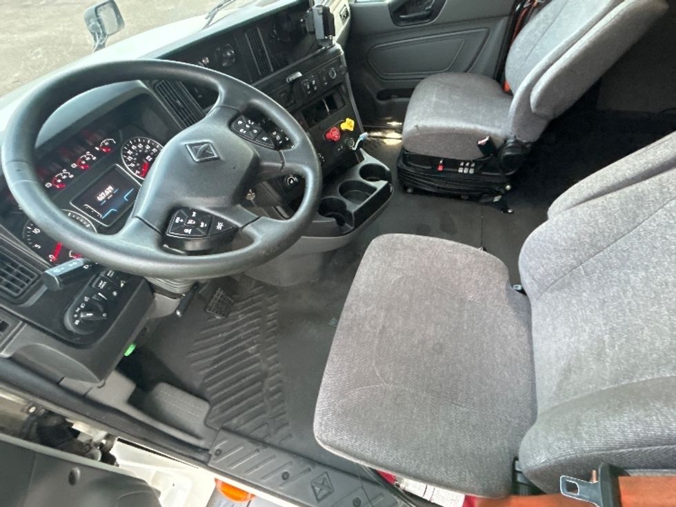 Sleeper Tractor-Heavy Duty Tractors-International-2023-LT625-Jacksonville-FL-627,629\n\t\tmiles-$ 43,750 - Image 10