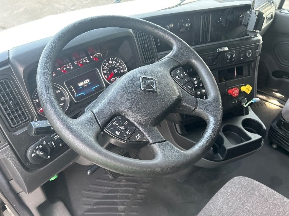 Sleeper Tractor-Heavy Duty Tractors-International-2023-LT625-Jacksonville-FL-627,629\n\t\tmiles-$ 43,750 - Image 11