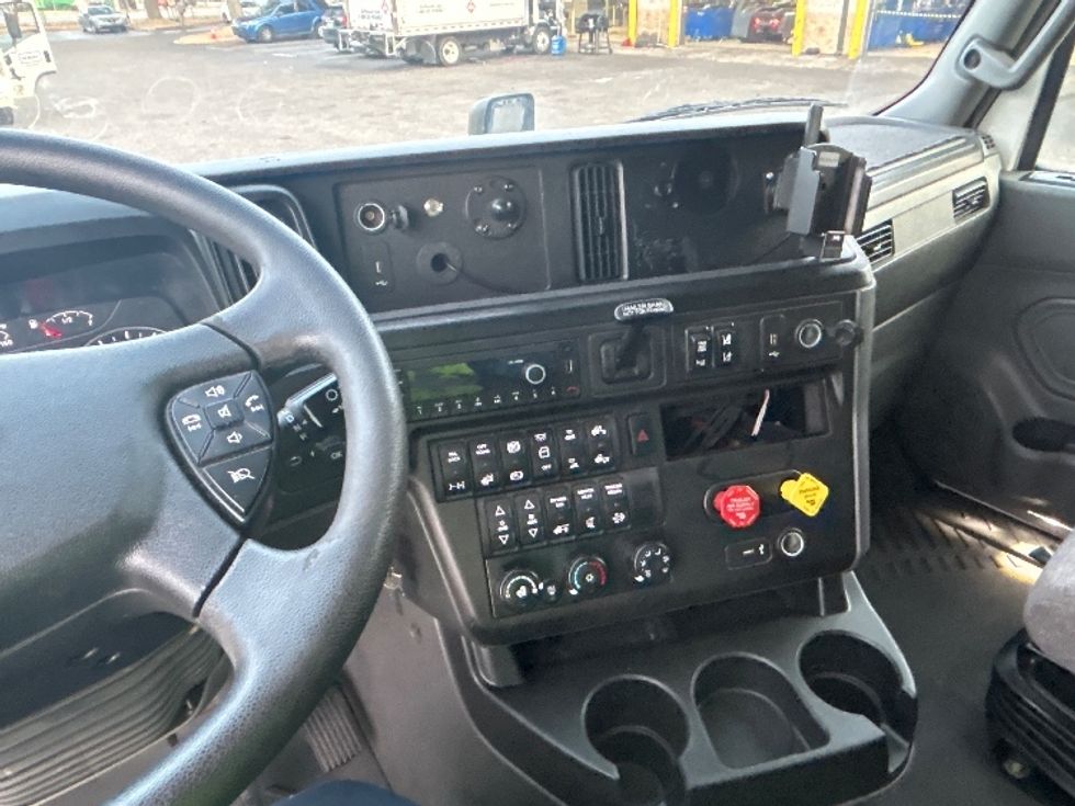Sleeper Tractor-Heavy Duty Tractors-International-2023-LT625-Jacksonville-FL-627,629\n\t\tmiles-$ 43,750 - Image 12