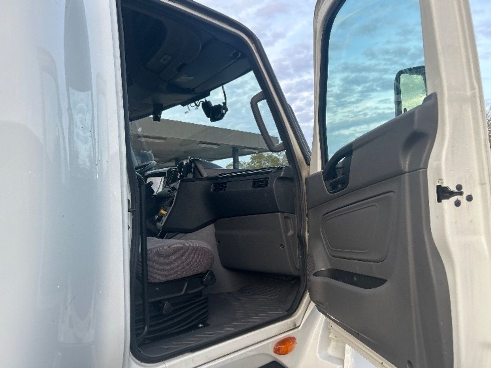 Sleeper Tractor-Heavy Duty Tractors-International-2023-LT625-Jacksonville-FL-627,629\n\t\tmiles-$ 43,750 - Image 13