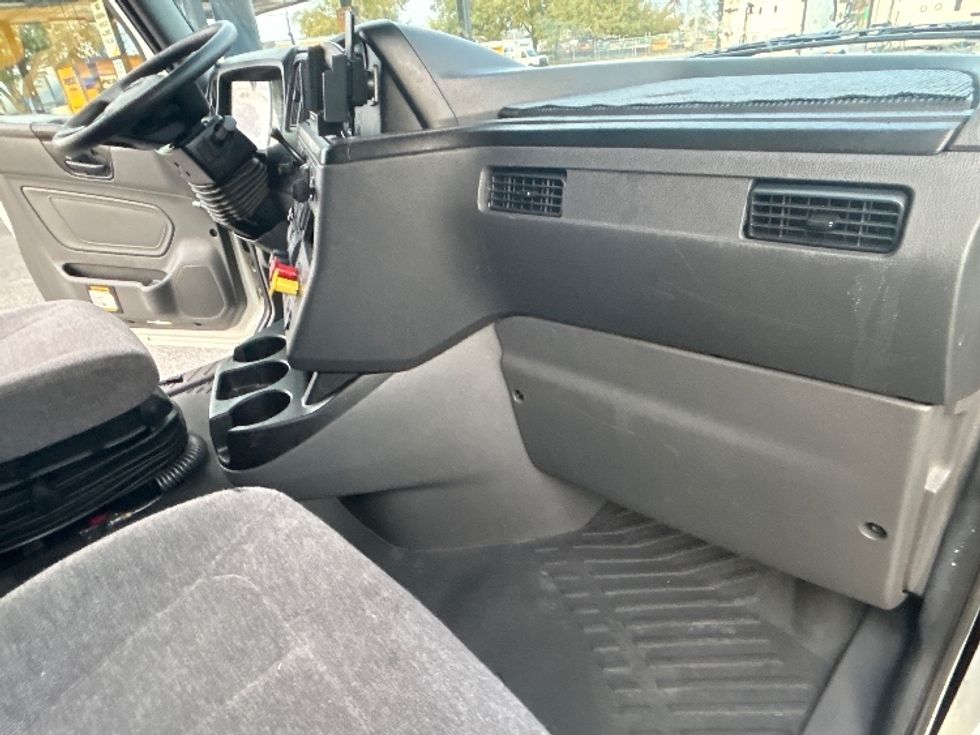 Sleeper Tractor-Heavy Duty Tractors-International-2023-LT625-Jacksonville-FL-627,629\n\t\tmiles-$ 43,750 - Image 15