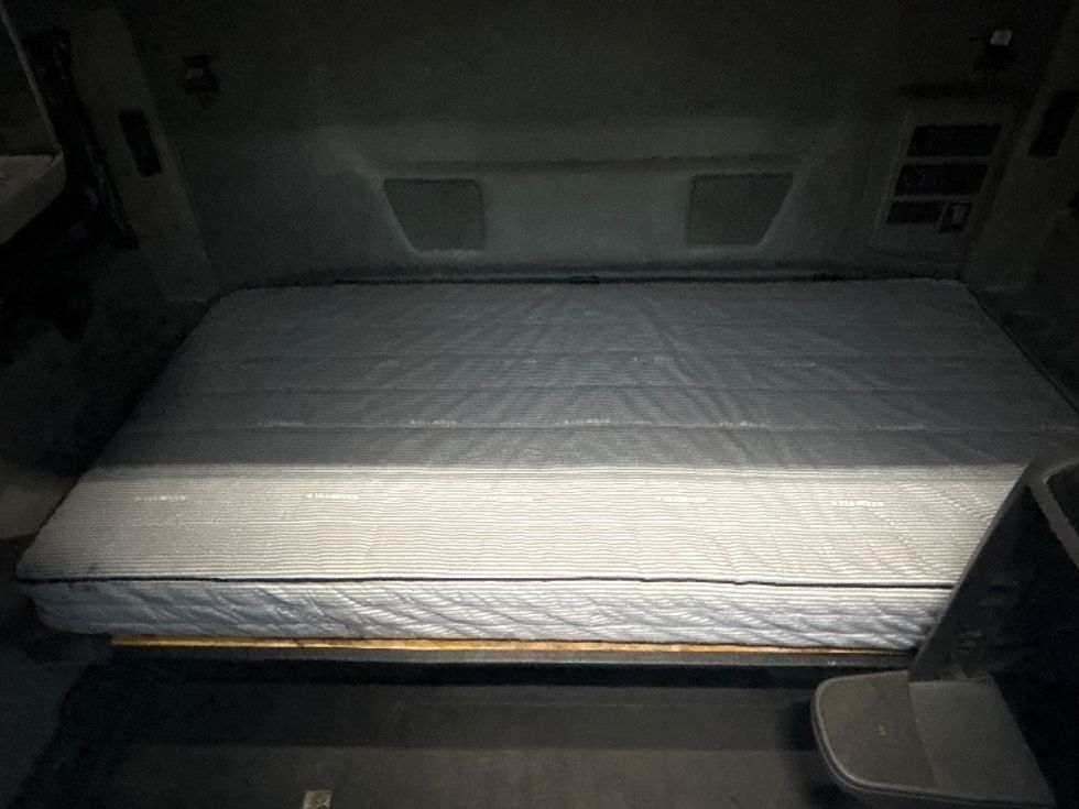 Sleeper Tractor-Heavy Duty Tractors-International-2023-LT625-Jacksonville-FL-627,629\n\t\tmiles-$ 43,750 - Image 16