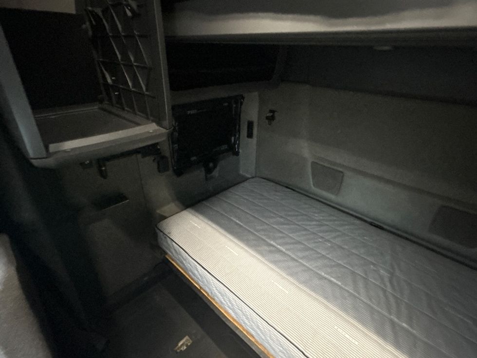 Sleeper Tractor-Heavy Duty Tractors-International-2023-LT625-Jacksonville-FL-627,629\n\t\tmiles-$ 43,750 - Image 19