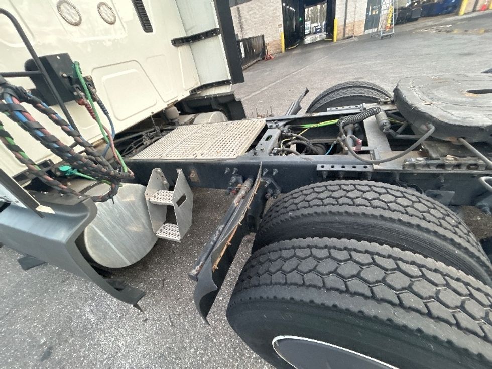 Sleeper Tractor-Heavy Duty Tractors-International-2023-LT625-Jacksonville-FL-627,629\n\t\tmiles-$ 43,750 - Image 22