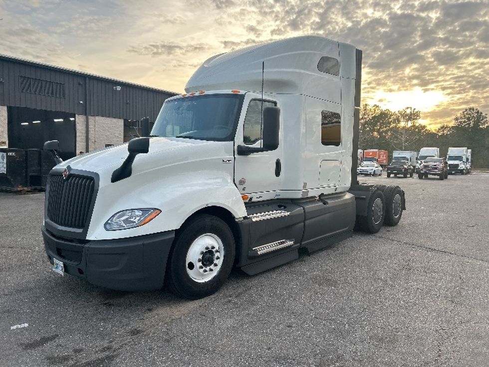 Sleeper Tractor-Heavy Duty Tractors-International-2023-LT625-Jacksonville-FL-627,629\n\t\tmiles-$ 43,750 - Image 3