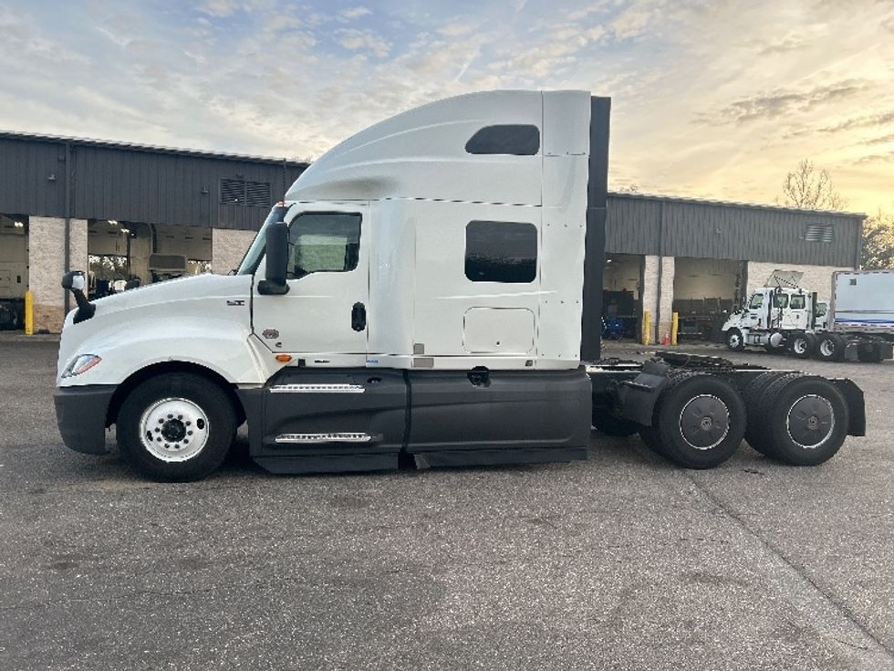 Sleeper Tractor-Heavy Duty Tractors-International-2023-LT625-Jacksonville-FL-627,629\n\t\tmiles-$ 43,750 - Image 4
