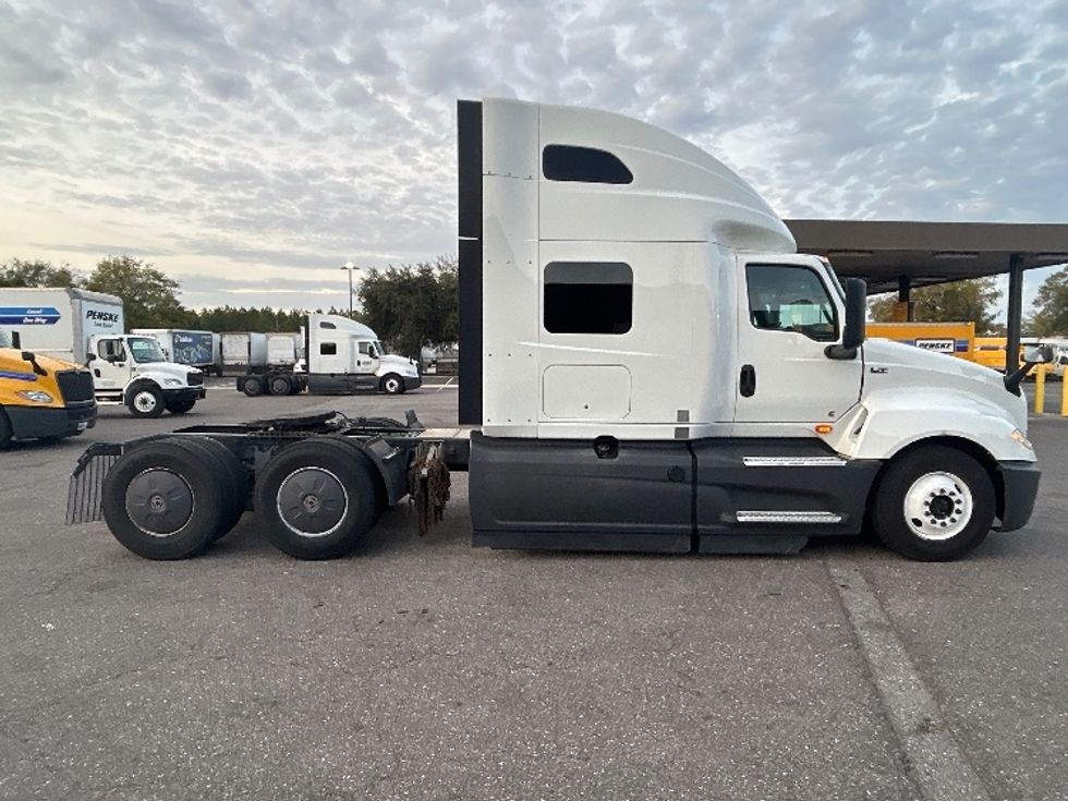 Sleeper Tractor-Heavy Duty Tractors-International-2023-LT625-Jacksonville-FL-627,629\n\t\tmiles-$ 43,750 - Image 8