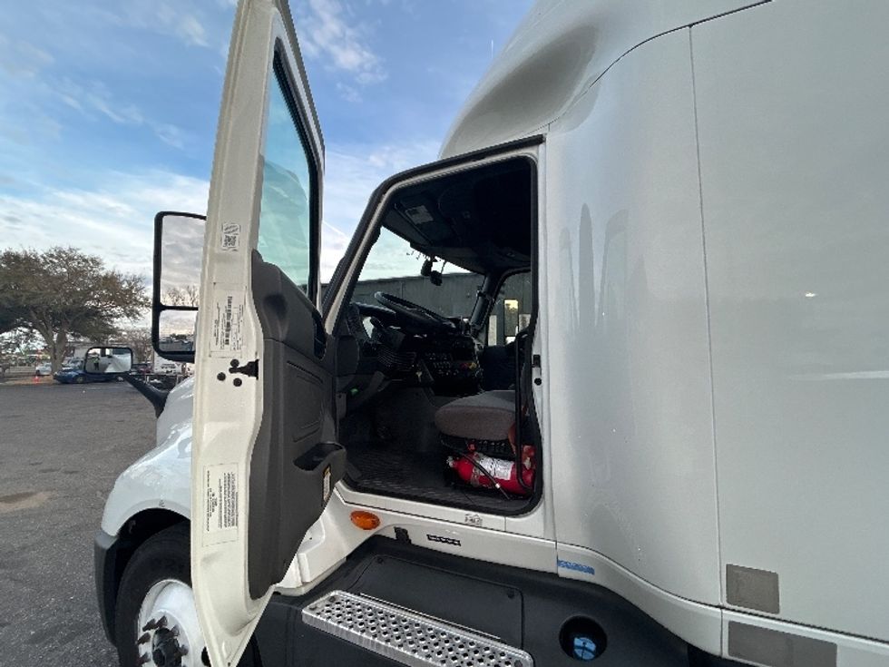 Sleeper Tractor-Heavy Duty Tractors-International-2023-LT625-Jacksonville-FL-627,629\n\t\tmiles-$ 43,750 - Image 9