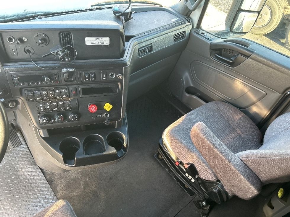 Sleeper Tractor-Heavy Duty Tractors-International-2023-LT625-Jacksonville-FL-634,311\n\t\tmiles-$ 43,250 - Image 12