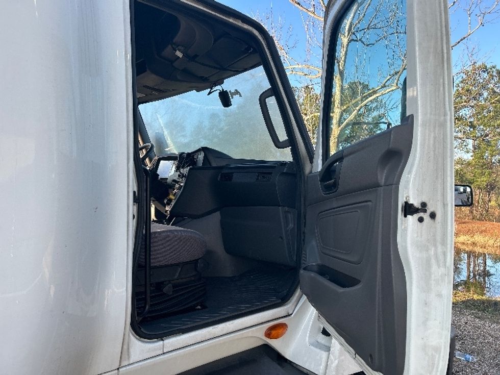 Sleeper Tractor-Heavy Duty Tractors-International-2023-LT625-Jacksonville-FL-634,311\n\t\tmiles-$ 43,250 - Image 13