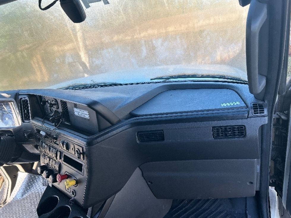 Sleeper Tractor-Heavy Duty Tractors-International-2023-LT625-Jacksonville-FL-634,311\n\t\tmiles-$ 43,250 - Image 14