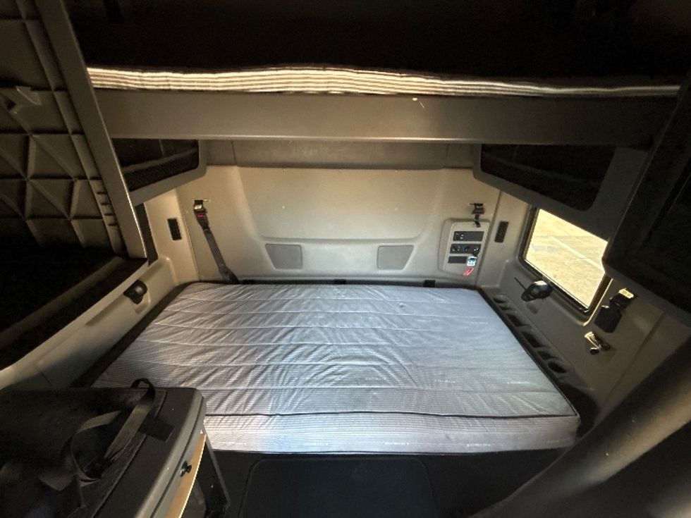 Sleeper Tractor-Heavy Duty Tractors-International-2023-LT625-Jacksonville-FL-634,311\n\t\tmiles-$ 43,250 - Image 16