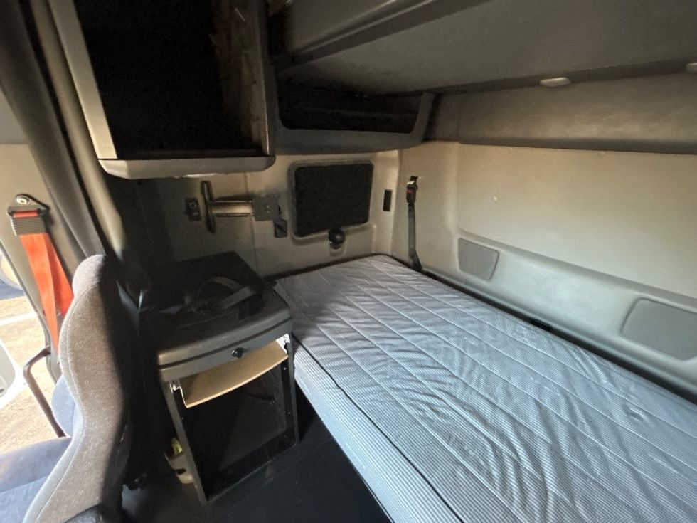 Sleeper Tractor-Heavy Duty Tractors-International-2023-LT625-Jacksonville-FL-634,311\n\t\tmiles-$ 43,250 - Image 19