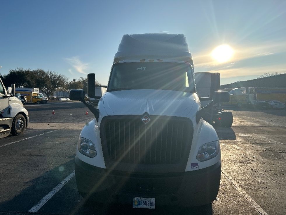 Sleeper Tractor-Heavy Duty Tractors-International-2023-LT625-Jacksonville-FL-634,311\n\t\tmiles-$ 43,250 - Image 2