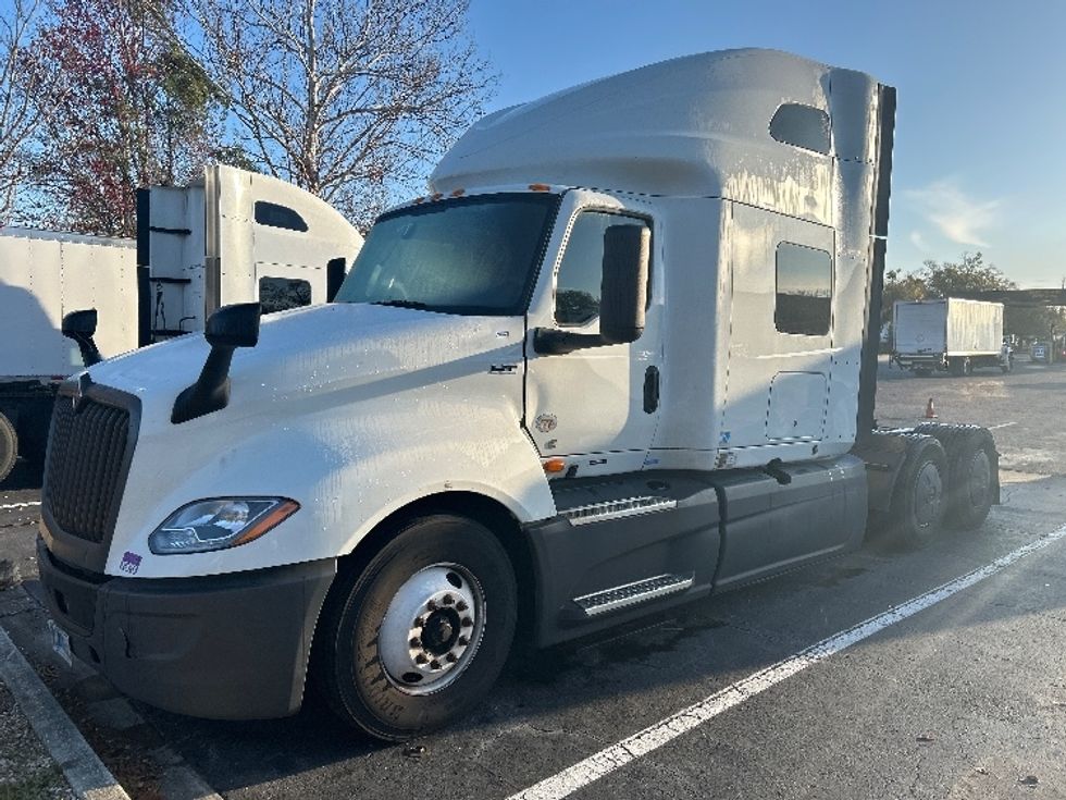 Sleeper Tractor-Heavy Duty Tractors-International-2023-LT625-Jacksonville-FL-634,311\n\t\tmiles-$ 43,250 - Image 3