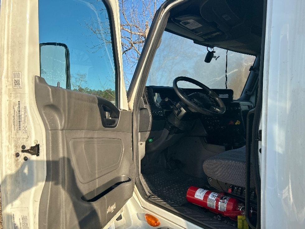 Sleeper Tractor-Heavy Duty Tractors-International-2023-LT625-Jacksonville-FL-634,311\n\t\tmiles-$ 43,250 - Image 9