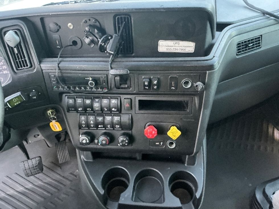 Sleeper Tractor-Heavy Duty Tractors-International-2023-LT625-Jacksonville-FL-637,500\n\t\tmiles-$ 43,000 - Image 12