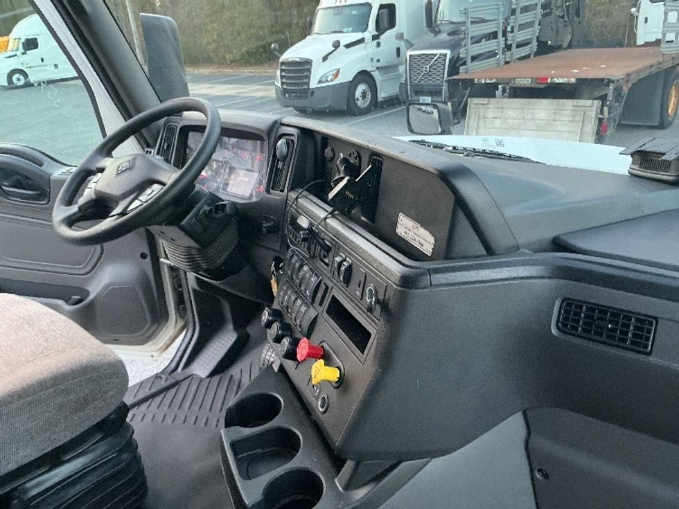 Sleeper Tractor-Heavy Duty Tractors-International-2023-LT625-Jacksonville-FL-637,500\n\t\tmiles-$ 43,000 - Image 15