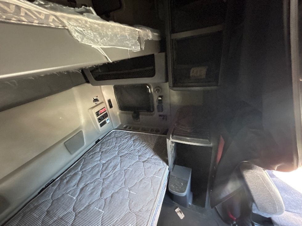 Sleeper Tractor-Heavy Duty Tractors-International-2023-LT625-Jacksonville-FL-637,500\n\t\tmiles-$ 43,000 - Image 18