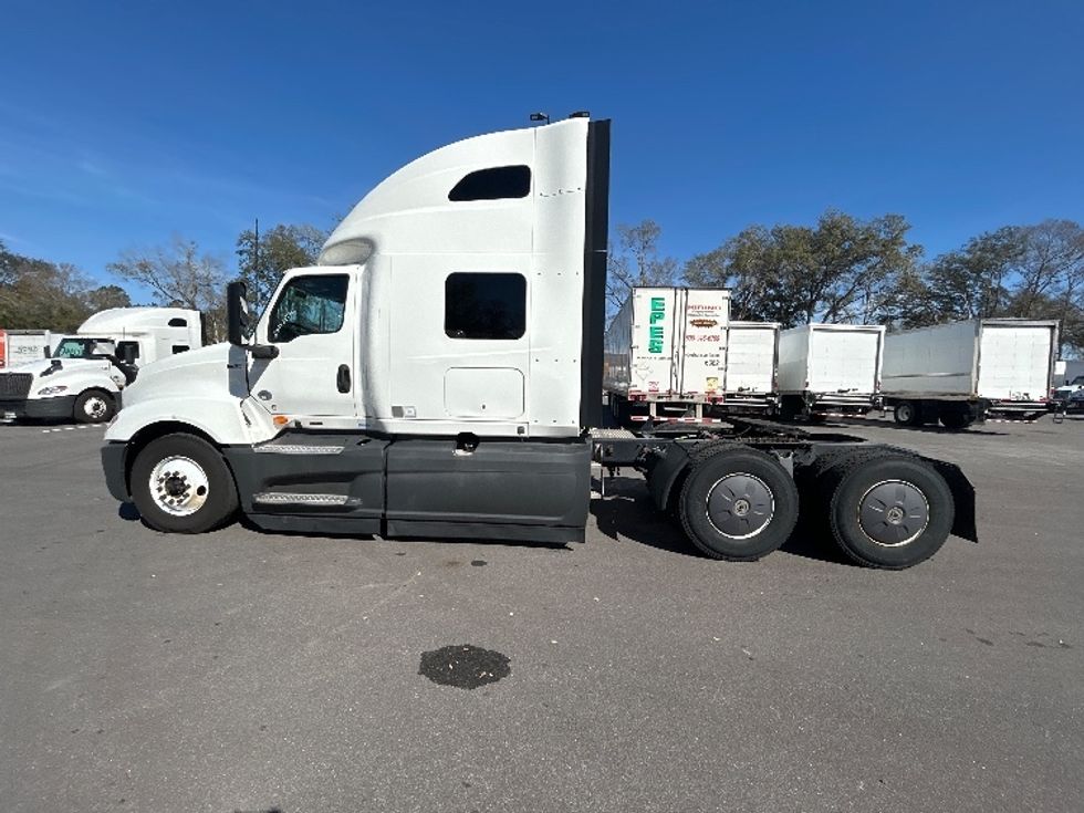 Sleeper Tractor-Heavy Duty Tractors-International-2023-LT625-Jacksonville-FL-637,500\n\t\tmiles-$ 43,000 - Image 4