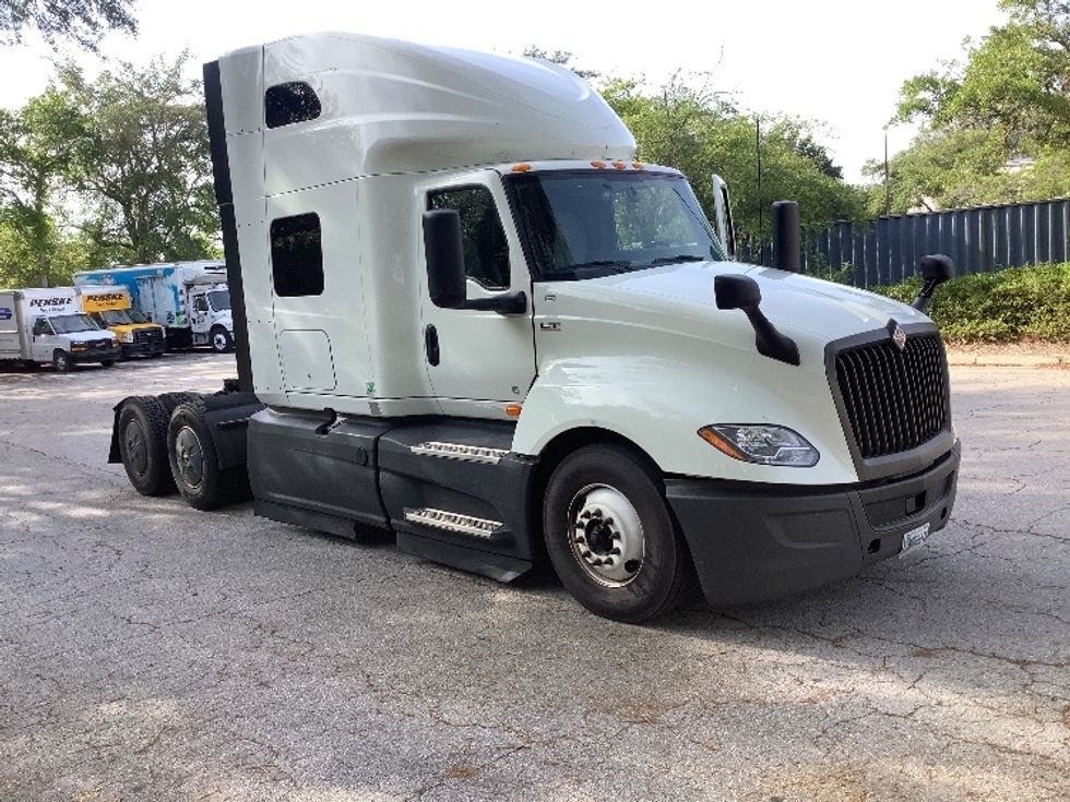 Sleeper Tractor-Heavy Duty Tractors-International-2023-LT625-Jacksonville-FL-639,164\n\t\tmiles-$ 50,250 - Image 1