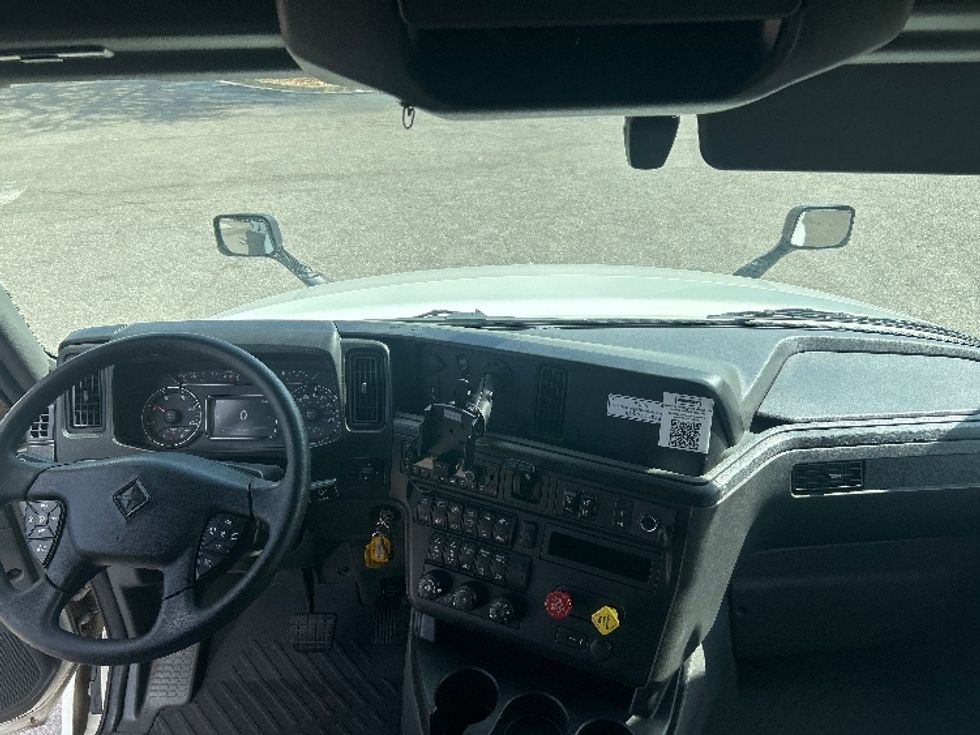 Sleeper Tractor-Heavy Duty Tractors-International-2023-LT625-Jacksonville-FL-639,963\n\t\tmiles-$ 42,750 - Image 12