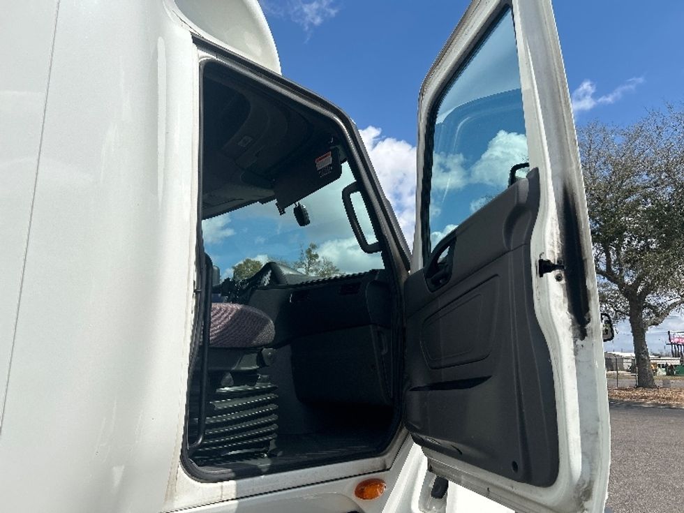 Sleeper Tractor-Heavy Duty Tractors-International-2023-LT625-Jacksonville-FL-639,963\n\t\tmiles-$ 42,750 - Image 13