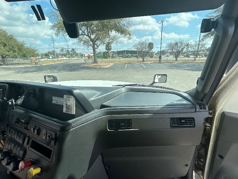 Sleeper Tractor-Heavy Duty Tractors-International-2023-LT625-Jacksonville-FL-639,963\n\t\tmiles-$ 42,750 - Image 14