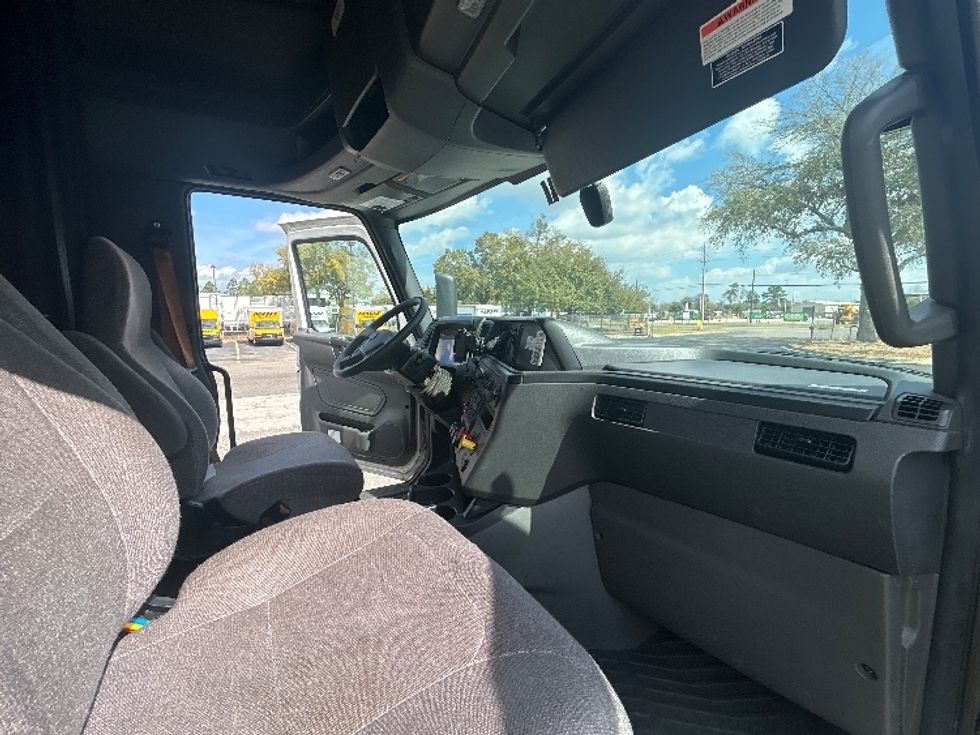 Sleeper Tractor-Heavy Duty Tractors-International-2023-LT625-Jacksonville-FL-639,963\n\t\tmiles-$ 42,750 - Image 15