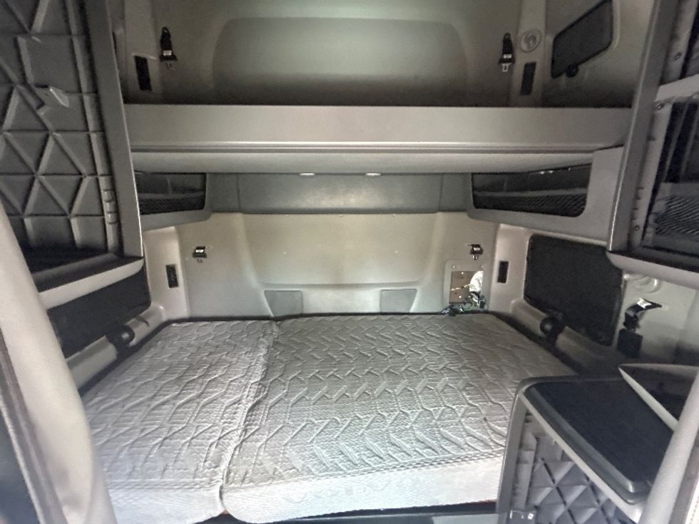 Sleeper Tractor-Heavy Duty Tractors-International-2023-LT625-Jacksonville-FL-639,963\n\t\tmiles-$ 42,750 - Image 16