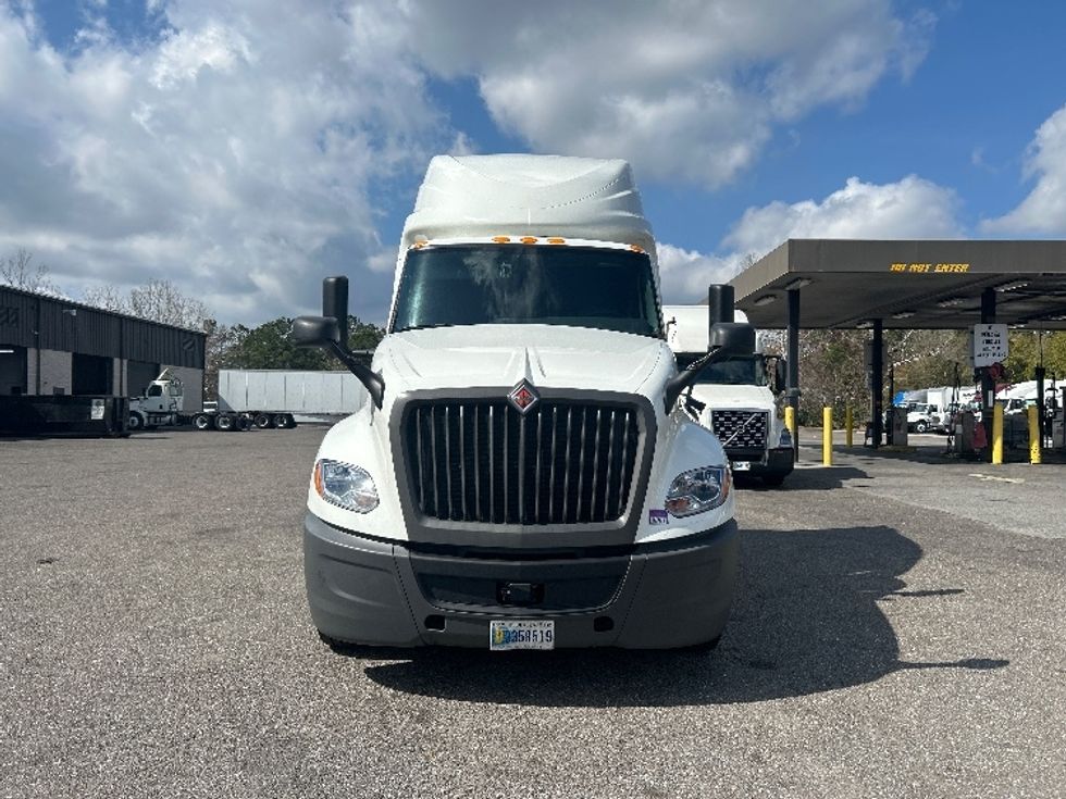 Sleeper Tractor-Heavy Duty Tractors-International-2023-LT625-Jacksonville-FL-639,963\n\t\tmiles-$ 42,750 - Image 2
