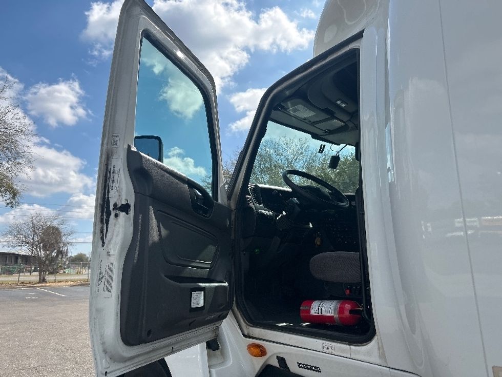 Sleeper Tractor-Heavy Duty Tractors-International-2023-LT625-Jacksonville-FL-639,963\n\t\tmiles-$ 42,750 - Image 9