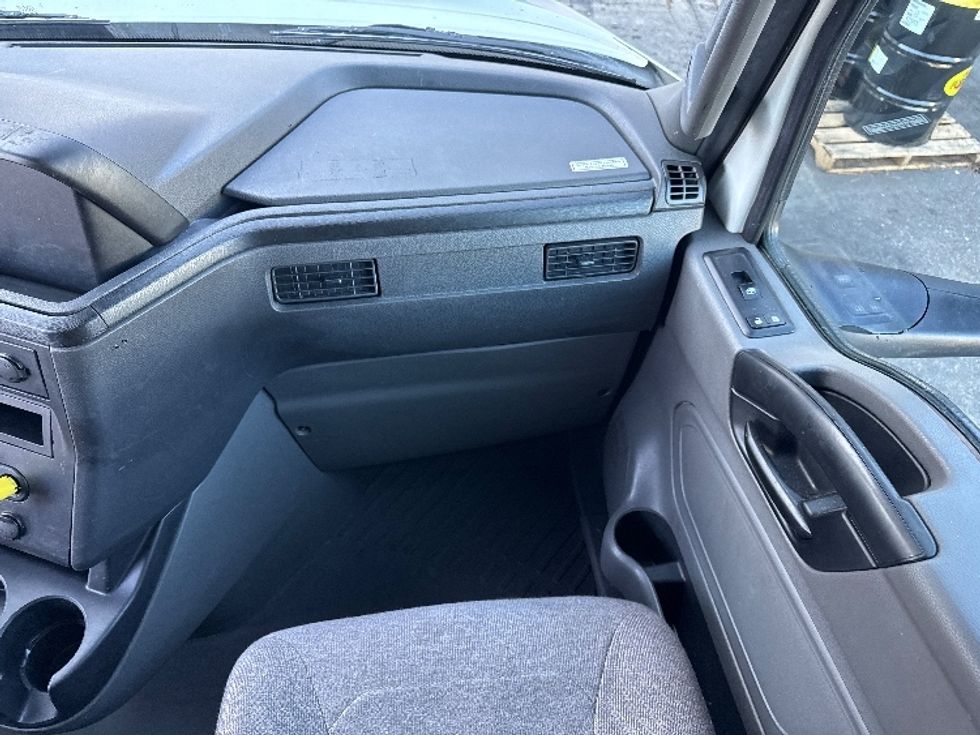 Sleeper Tractor-Heavy Duty Tractors-International-2023-LT625-Jacksonville-FL-643,620\n\t\tmiles-$ 44,500 - Image 14