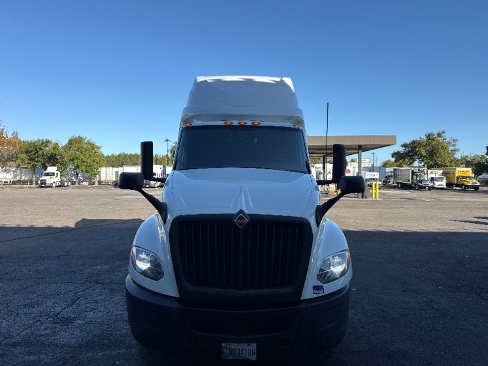 Sleeper Tractor-Heavy Duty Tractors-International-2023-LT625-Jacksonville-FL-643,620\n\t\tmiles-$ 44,500 - Image 2