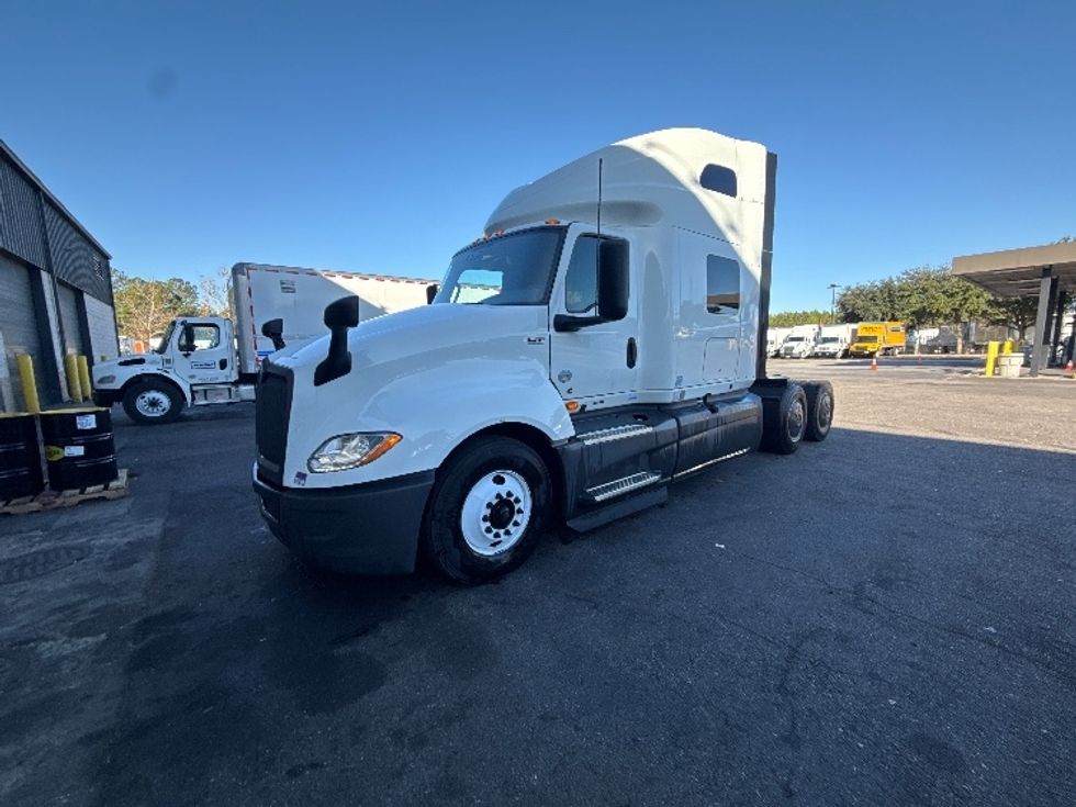 Sleeper Tractor-Heavy Duty Tractors-International-2023-LT625-Jacksonville-FL-643,620\n\t\tmiles-$ 44,500 - Image 3