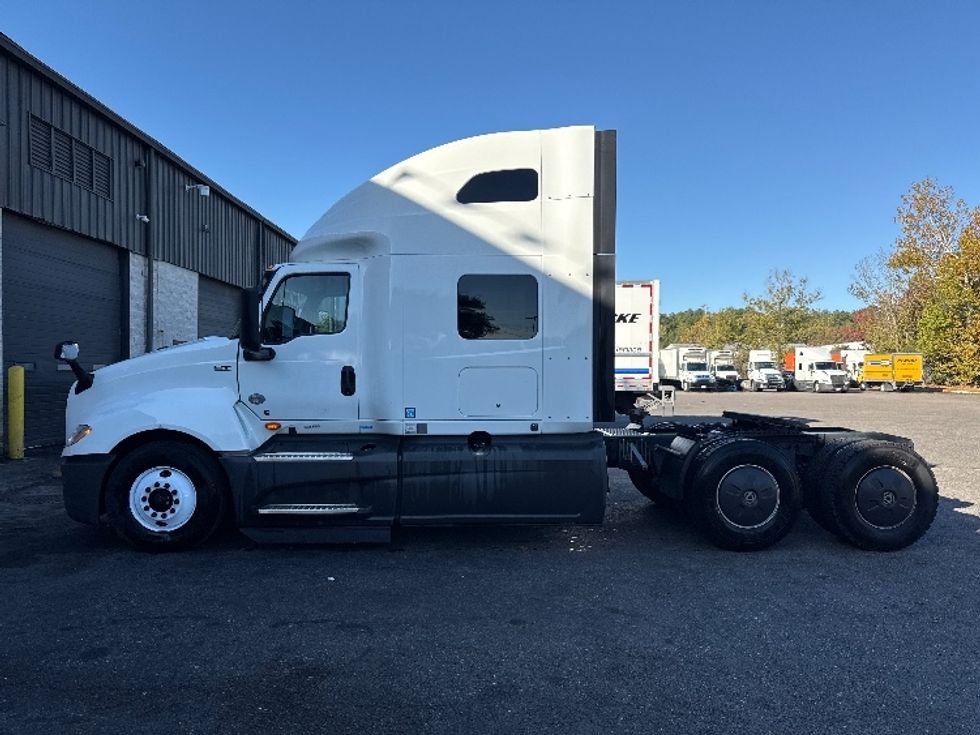Sleeper Tractor-Heavy Duty Tractors-International-2023-LT625-Jacksonville-FL-643,620\n\t\tmiles-$ 44,500 - Image 4