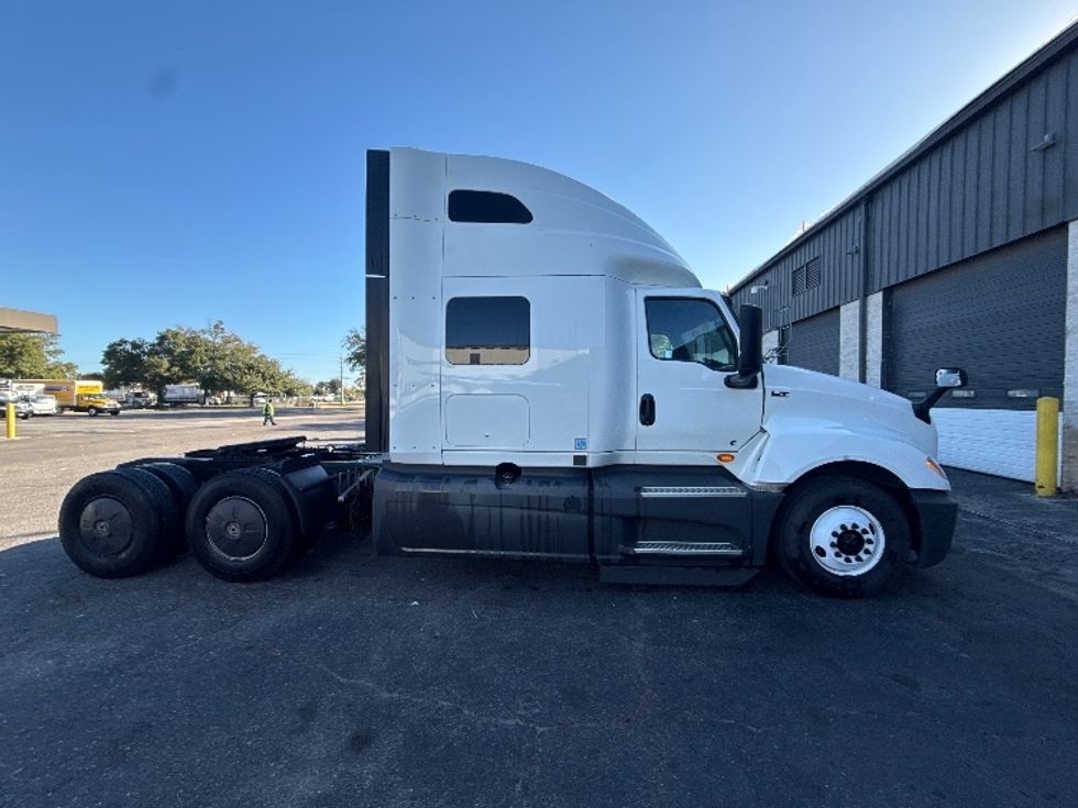 Sleeper Tractor-Heavy Duty Tractors-International-2023-LT625-Jacksonville-FL-643,620\n\t\tmiles-$ 44,500 - Image 8