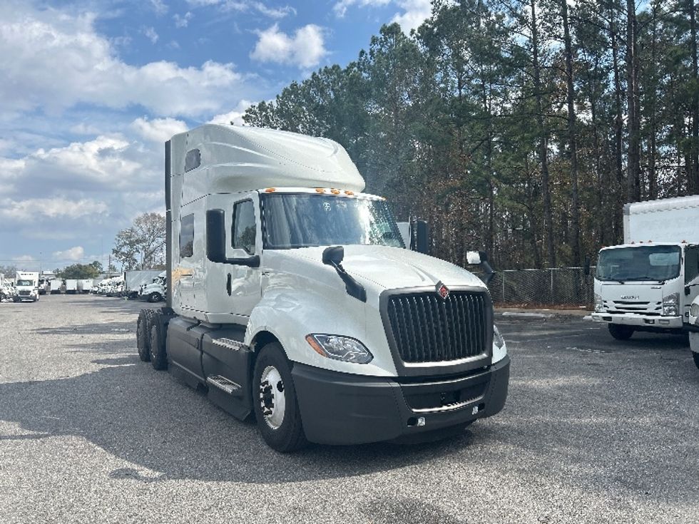 Sleeper Tractor-Heavy Duty Tractors-International-2023-LT625-Jacksonville-FL-658,461\n\t\tmiles-$ 41,000 - Image 1