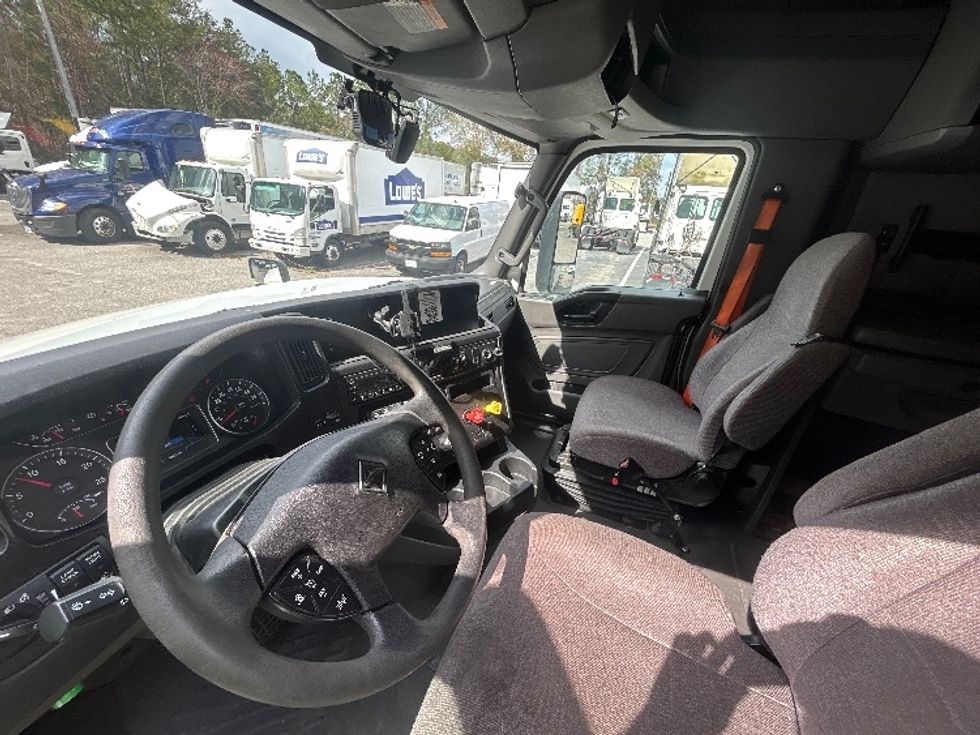 Sleeper Tractor-Heavy Duty Tractors-International-2023-LT625-Jacksonville-FL-658,461\n\t\tmiles-$ 41,000 - Image 10