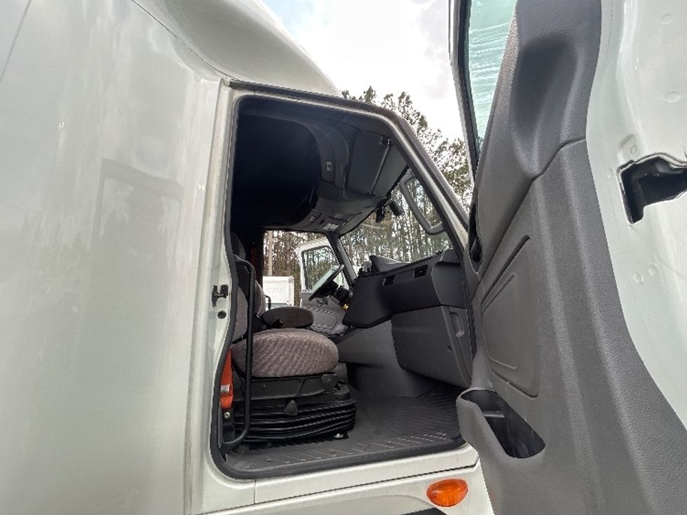 Sleeper Tractor-Heavy Duty Tractors-International-2023-LT625-Jacksonville-FL-658,461\n\t\tmiles-$ 41,000 - Image 12