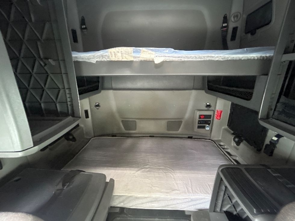 Sleeper Tractor-Heavy Duty Tractors-International-2023-LT625-Jacksonville-FL-658,461\n\t\tmiles-$ 41,000 - Image 15