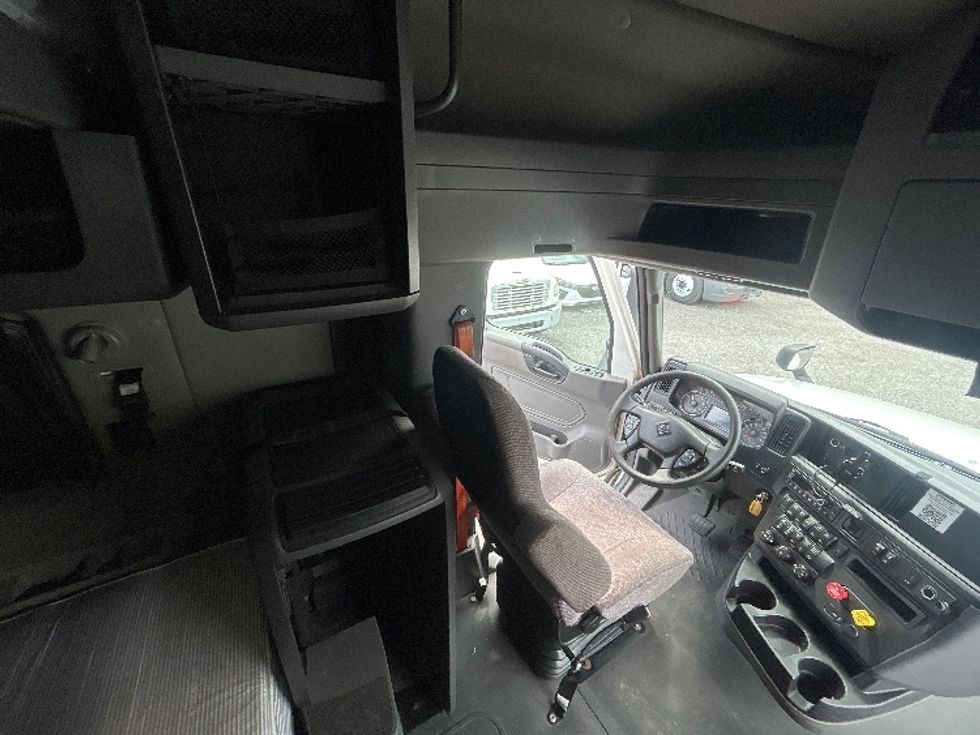 Sleeper Tractor-Heavy Duty Tractors-International-2023-LT625-Jacksonville-FL-658,461\n\t\tmiles-$ 41,000 - Image 17