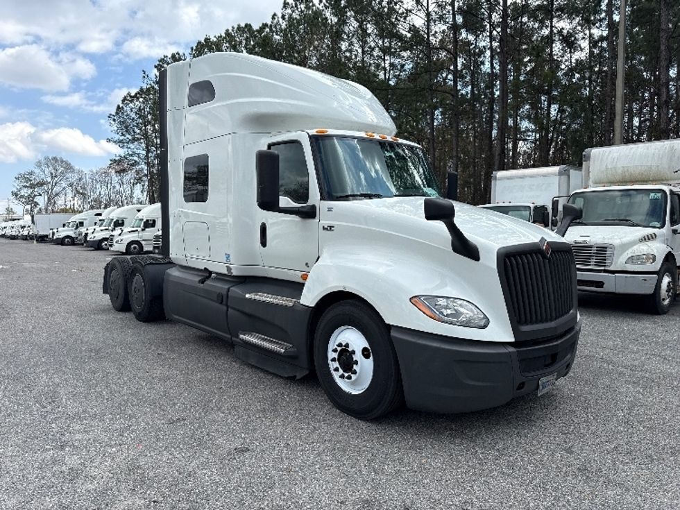 Sleeper Tractor-Heavy Duty Tractors-International-2023-LT625-Jacksonville-FL-662,082\n\t\tmiles-$ 40,500 - Image 1