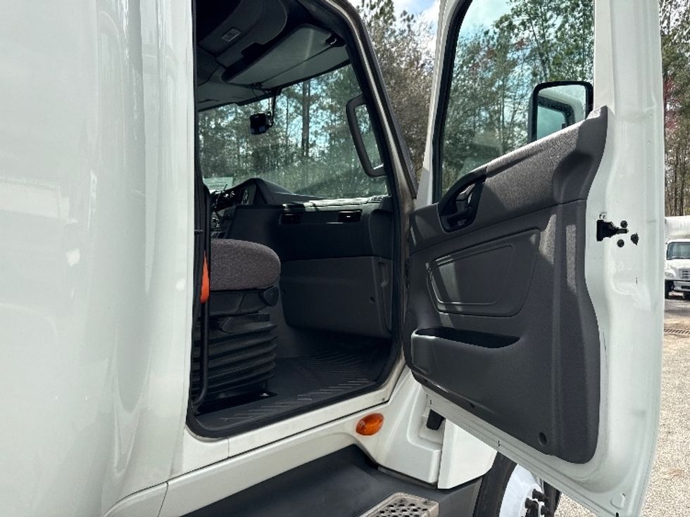 Sleeper Tractor-Heavy Duty Tractors-International-2023-LT625-Jacksonville-FL-662,082\n\t\tmiles-$ 40,500 - Image 13