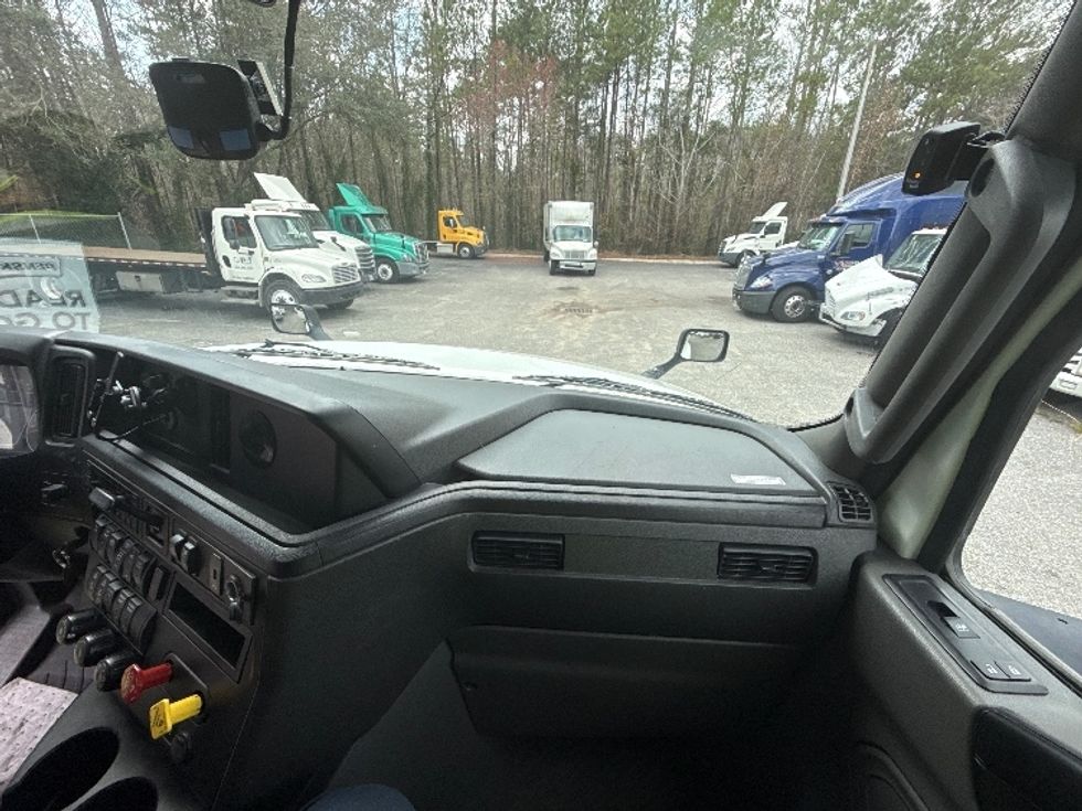 Sleeper Tractor-Heavy Duty Tractors-International-2023-LT625-Jacksonville-FL-662,082\n\t\tmiles-$ 40,500 - Image 14