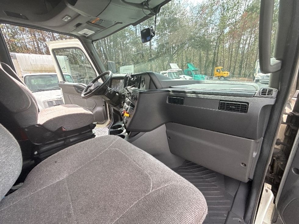 Sleeper Tractor-Heavy Duty Tractors-International-2023-LT625-Jacksonville-FL-662,082\n\t\tmiles-$ 40,500 - Image 15