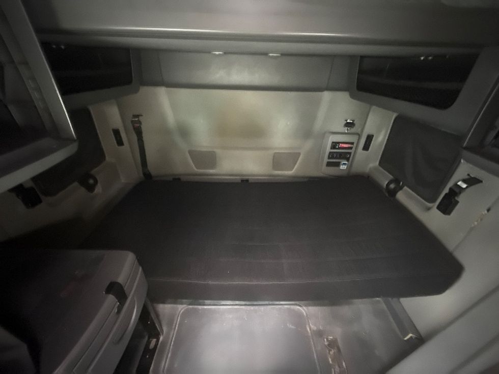 Sleeper Tractor-Heavy Duty Tractors-International-2023-LT625-Jacksonville-FL-662,082\n\t\tmiles-$ 40,500 - Image 16