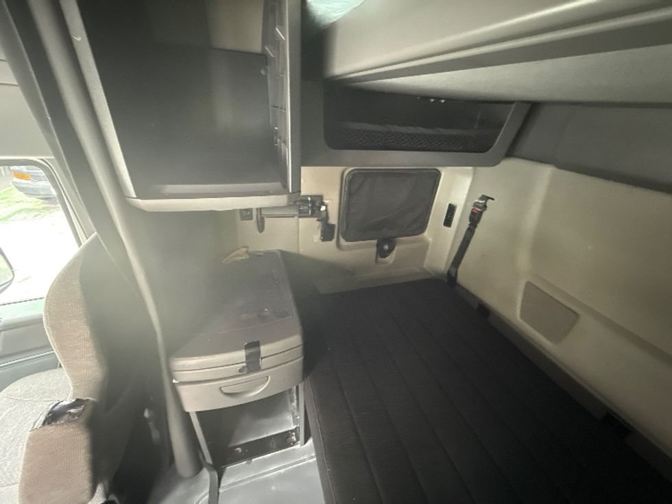 Sleeper Tractor-Heavy Duty Tractors-International-2023-LT625-Jacksonville-FL-662,082\n\t\tmiles-$ 40,500 - Image 19