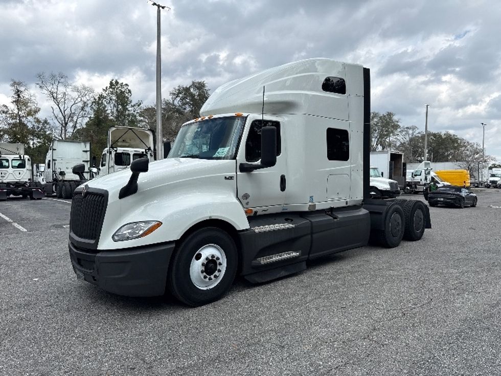 Sleeper Tractor-Heavy Duty Tractors-International-2023-LT625-Jacksonville-FL-662,082\n\t\tmiles-$ 40,500 - Image 3