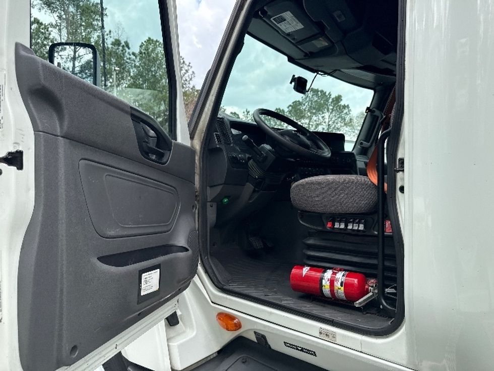Sleeper Tractor-Heavy Duty Tractors-International-2023-LT625-Jacksonville-FL-662,082\n\t\tmiles-$ 40,500 - Image 9